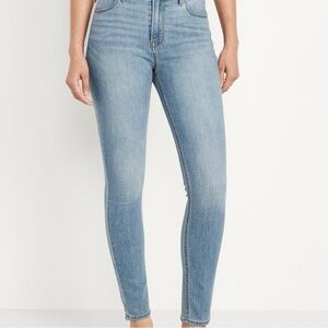 Old Navy, Women’s Super Skinny Ankle High-Rise. Size 4 Tall, Light Wash. NWT